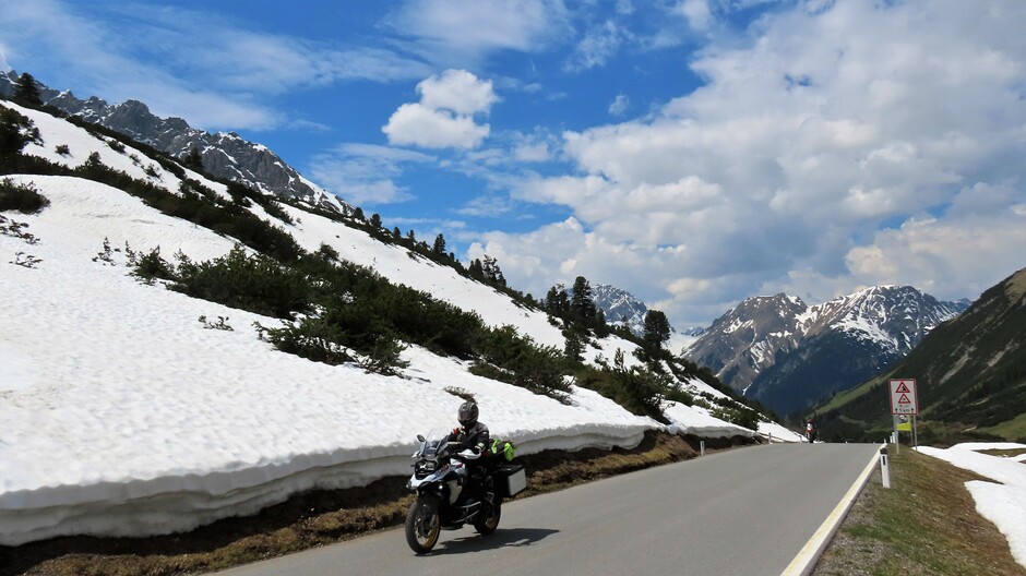 Alpen: zomers, hogerop nog veel sneeuw
