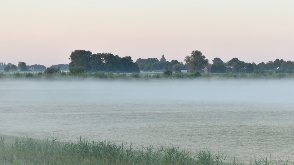 Een laagje mist over het land vanmorgen vroeg