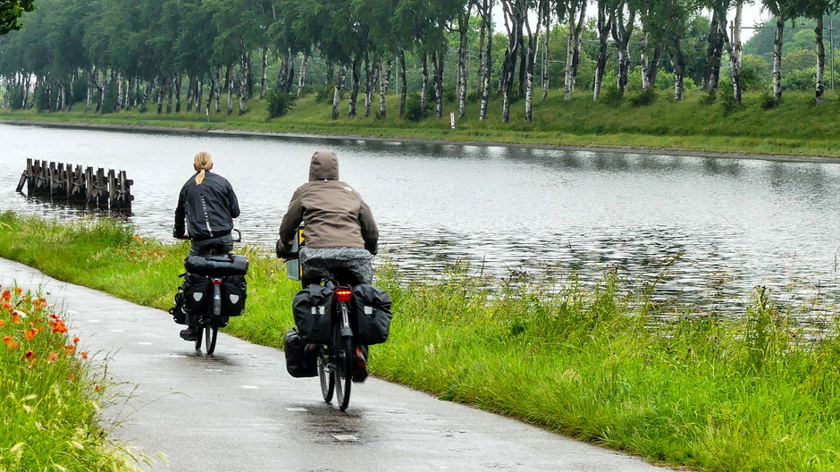 Grijs en regenachtig fietsvakantiegangers