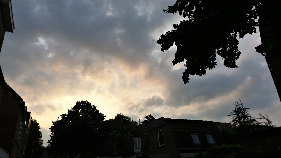 Zou de zon het gaan redden hier rond 07.15 uur in Breda ?