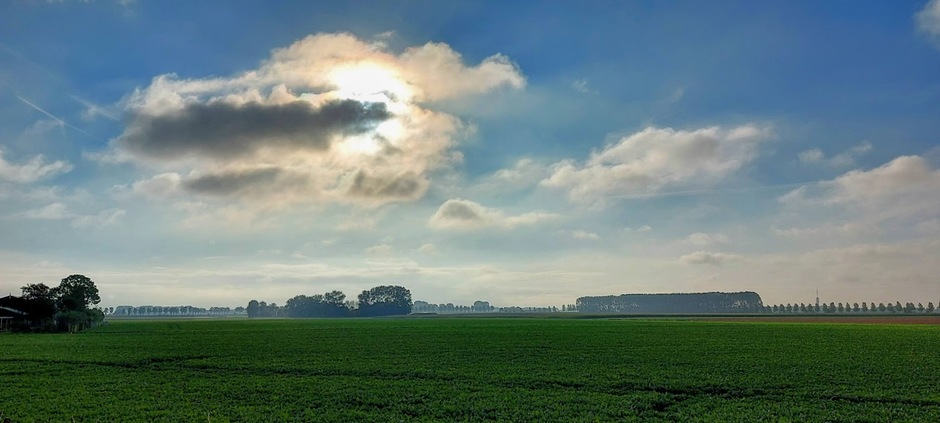 wolkje voor de zon in Wolphaartsdijk