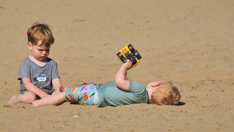 Lekker in het zonnetje spelen op het strand