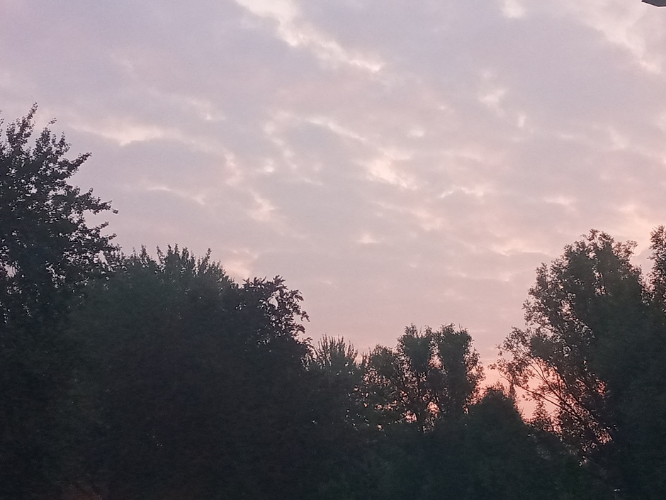 Wolken en kleuren zonsopkomst.