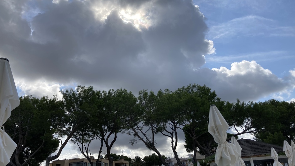 Donkere wolken boven Palma