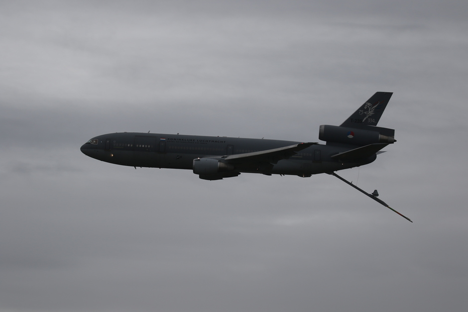 20211025 in grijs, bewolkt, somber weer, is de allerlaatste KDC-10 van de Koninklijke Luchtmacht vanmorgen naar de Verenigde Staten vanaf vlb Eindhoven. Dit weer paste goed bij het afscheid.