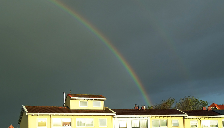 Regenboog: een kleurrijk begin van de dag 