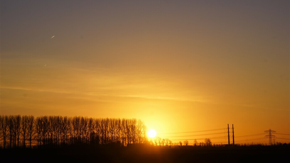 mooie zonsopkomst en helder paar wolkjes 4 gr weinig wind