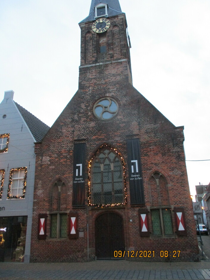 Oud kerkje in de binnenstad