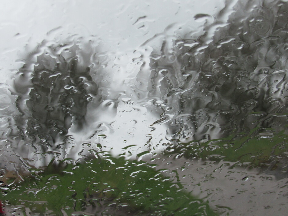 Regen in het Zeeuwse, het is nu 10.10 uur in Kats, Noord-Beveland