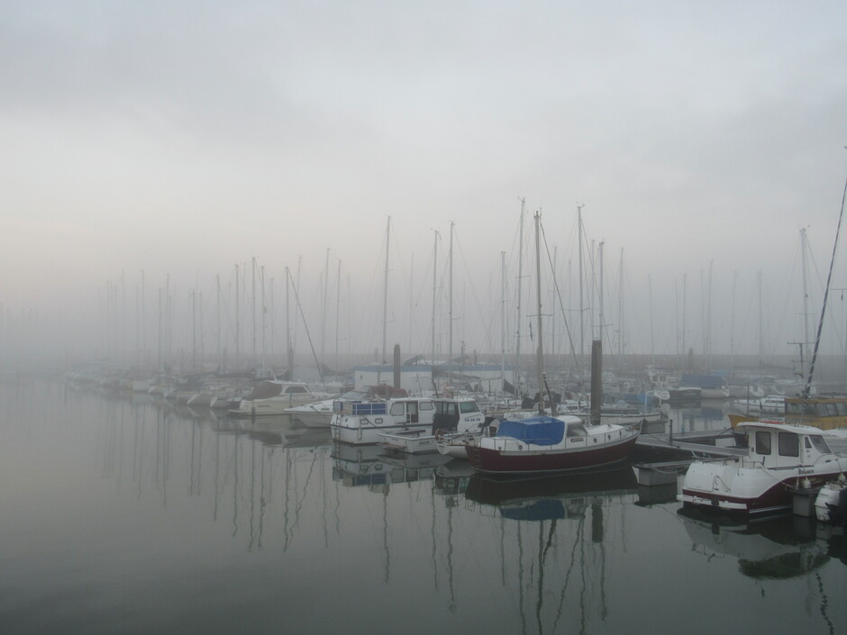Mist, de Jachthaven van Colijnsplaat, Zeeland