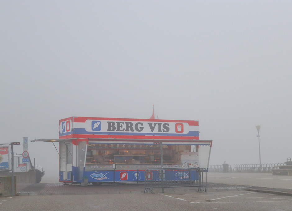 Hardnekkige mist aan de kust 