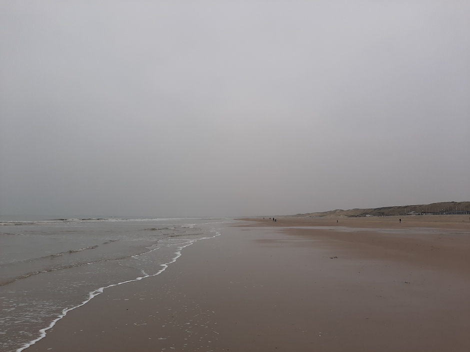 Somber en grijs aan de kust 