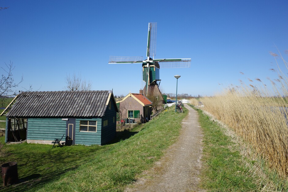 Staalblauwe luchten in een Hollands landschap