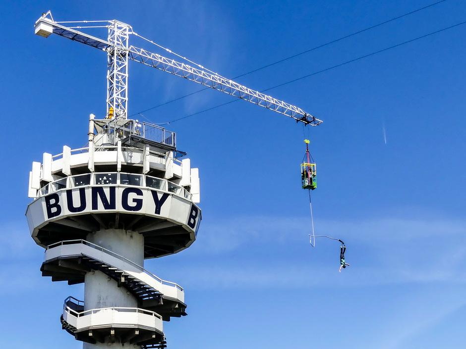 Bungy jumping met harde wind