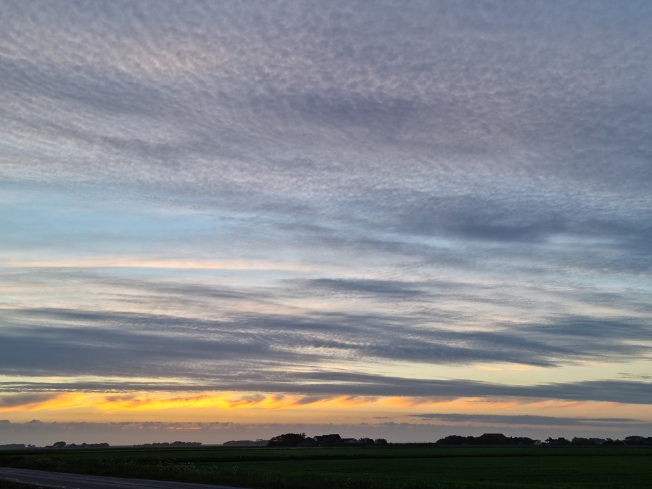 Wolkenpartijen boven Texel 