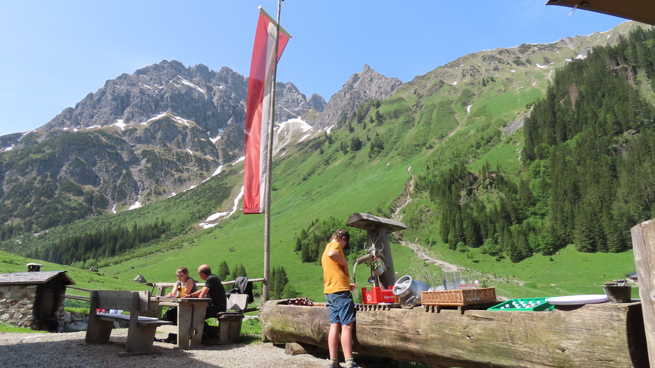 Alpen: zonnig terrasweer tot in de namiddag 