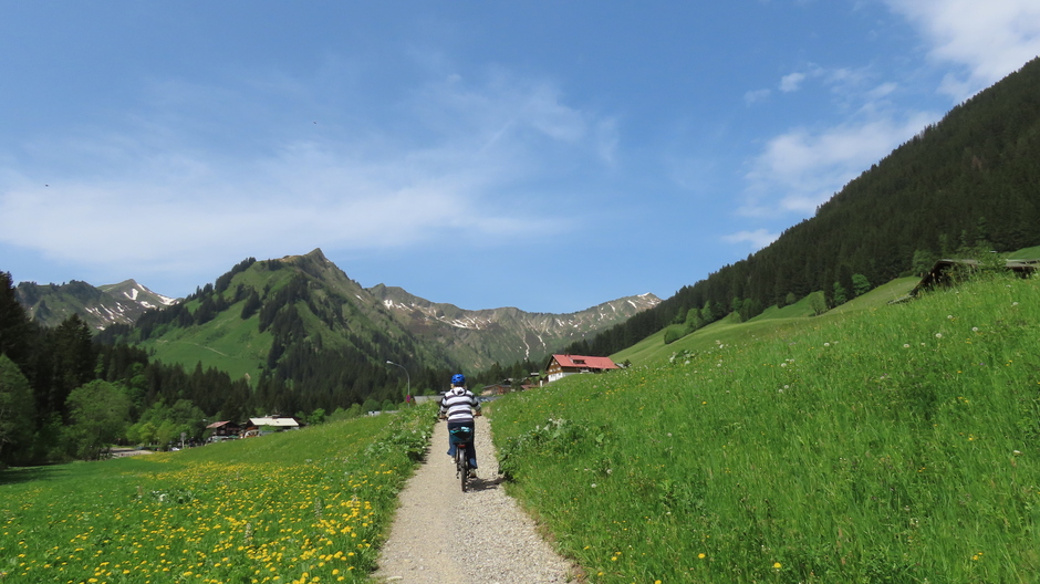 Alpen: eerst zonnig, later buien