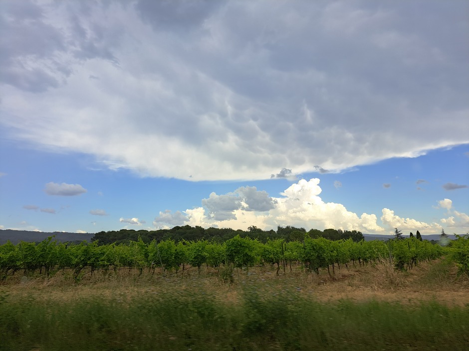 Aparte wolken in de Provence