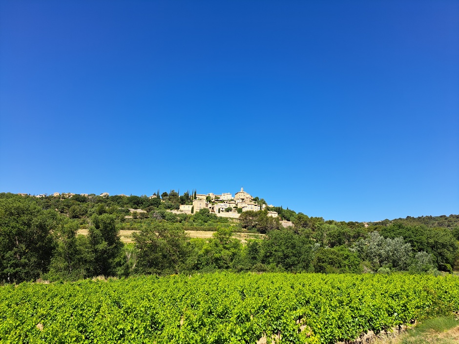 Staalblauwe lucht in de Provence 