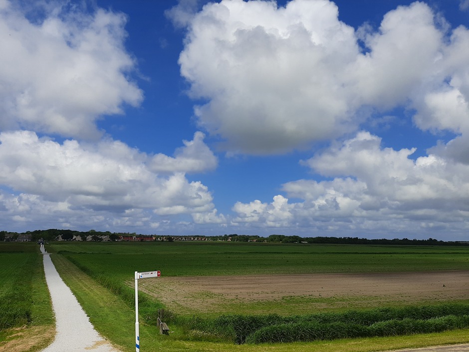 Prachtige wolkenluchten boven Schiermonnikoog 