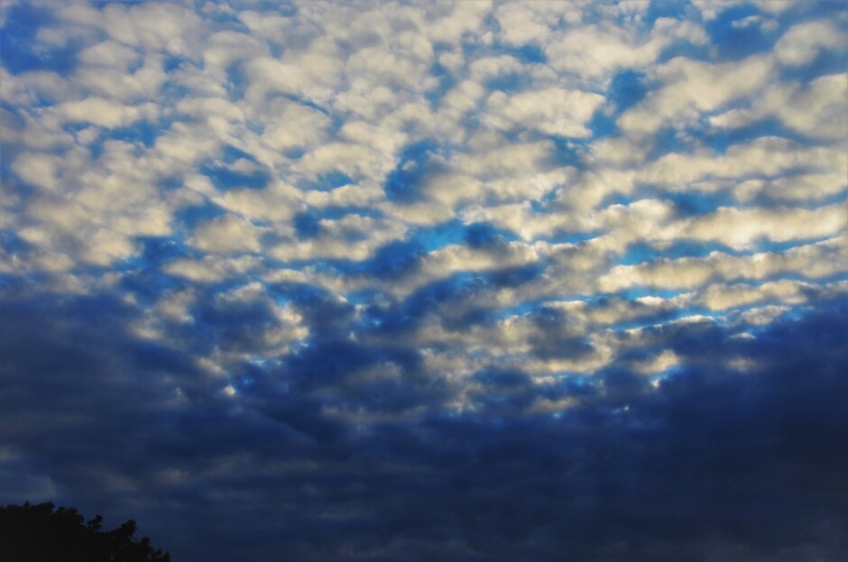 Fraaie Wolkenstuctuur Bij Ondergaande Zon