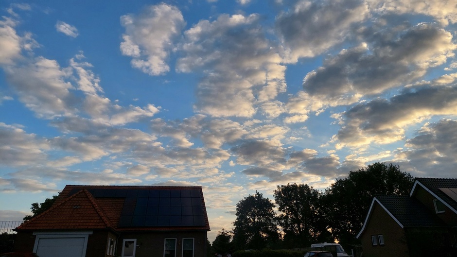 Wolkenlucht bij de zonsopkomst 
