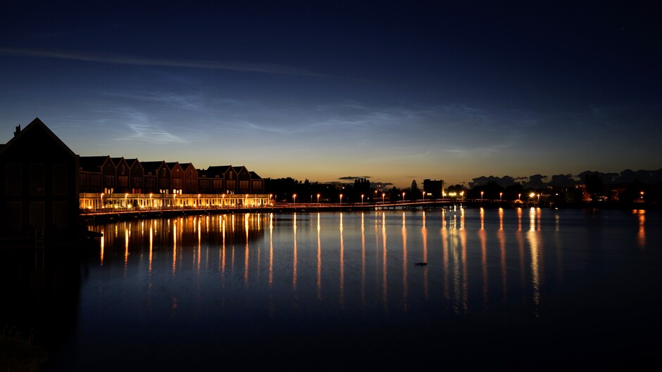 Lichtende nachtwolken in Midden-Nederland rond middernacht 