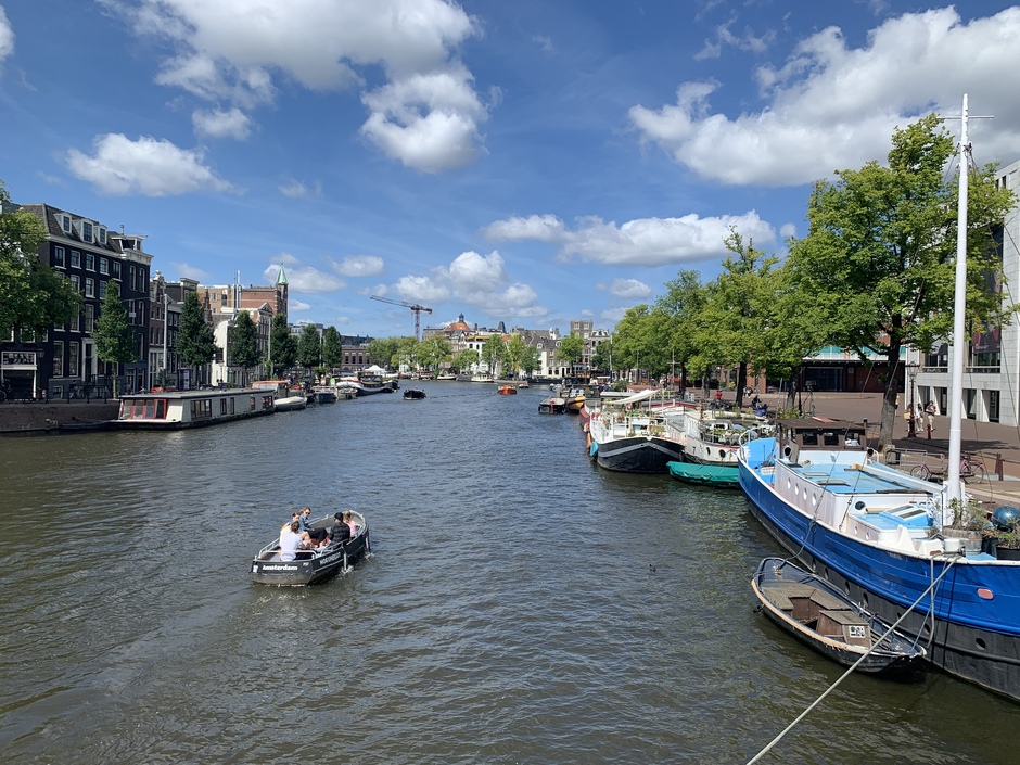 Prachtig weer op de Amstel in Amsterdam 