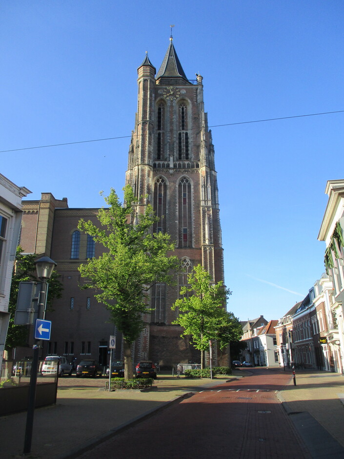 Sint -Jan kerktoren Gorinchem-stukje binnenstad