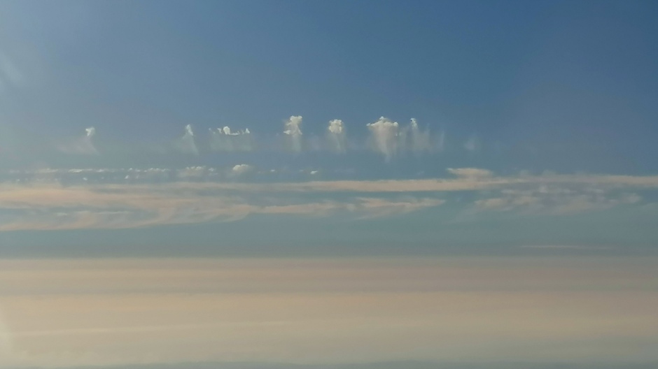 Gisteravond na opstijgen vanuit Lissabon deze Jellyfish clouds 