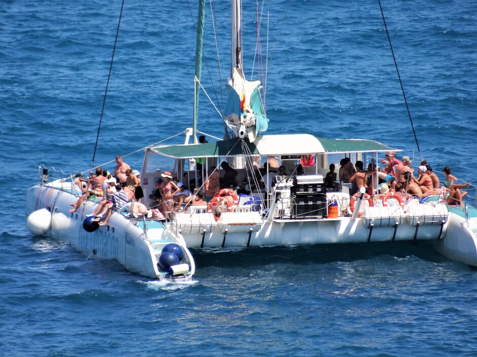 Catamaranfeestje op de Middellandse zee.