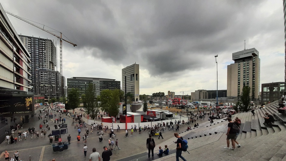 Bewolkt en een drupje regen om 15.30 in Utrecht bij de Vuelta