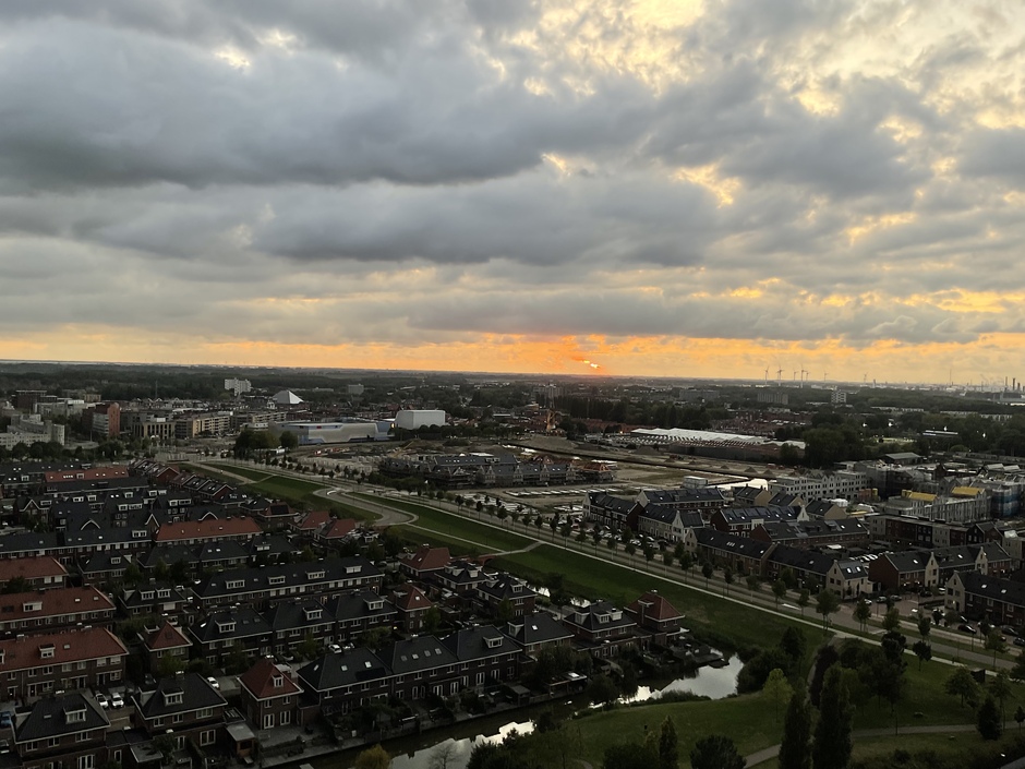 Zonsondergang boven Spijkenisse