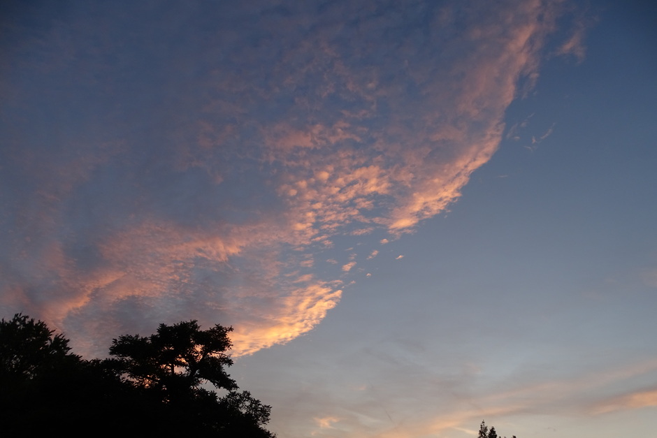 Fraaie wolken na zonsondergang.