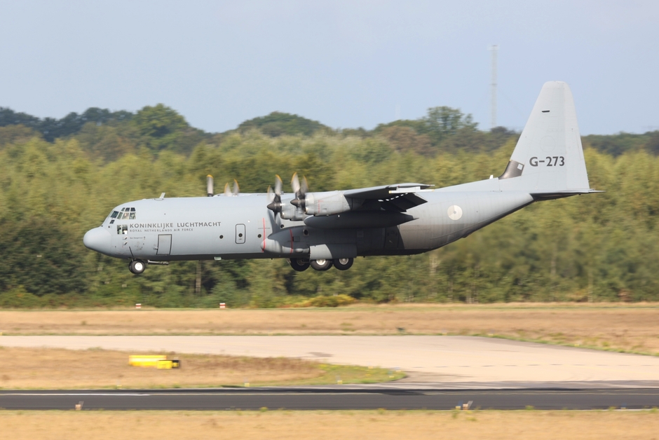 20220917 C-130 Hercules van de Koninklijke Luchtmacht tijdens de landing op  vlb Eindhoven, na de paradrop bij Ede vandaag