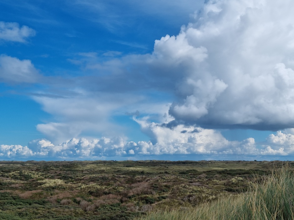 Stapelwolken boven Texel
