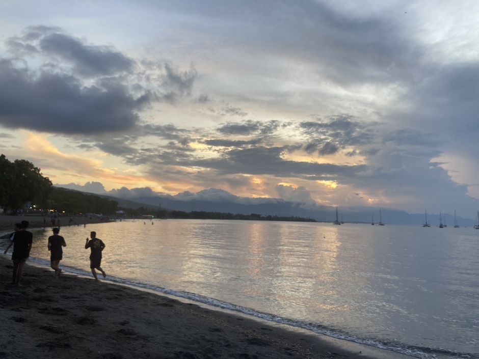 Joggen op het strand Bali