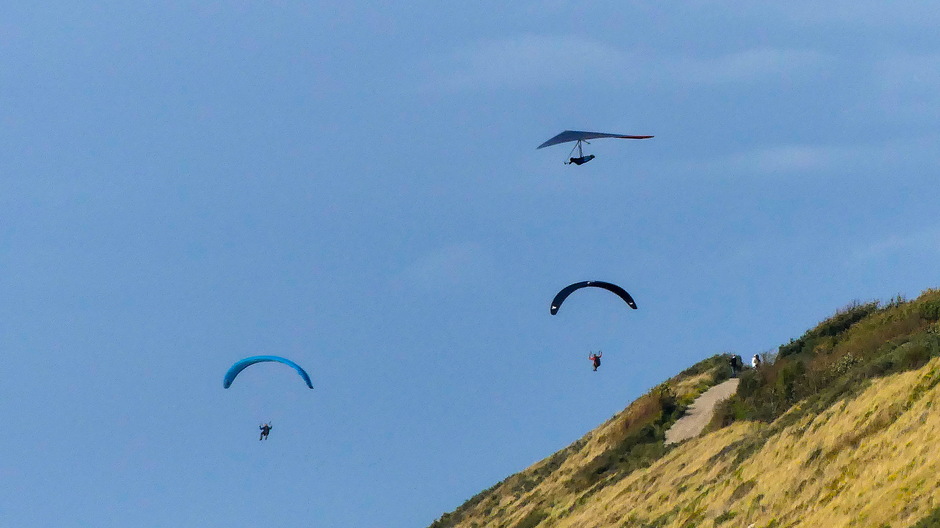 Mooie vrij zonnige dag voor paragliders