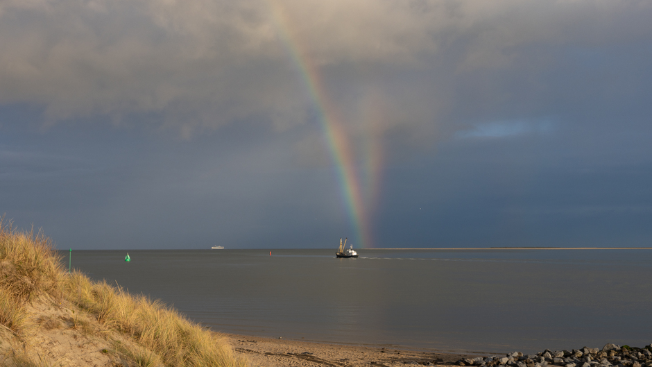 Triple Regenboog Waddenzee bij Vlieland.