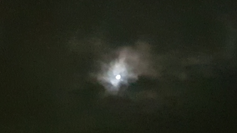 Opklaringen en de maan / Putten 23:50 uur