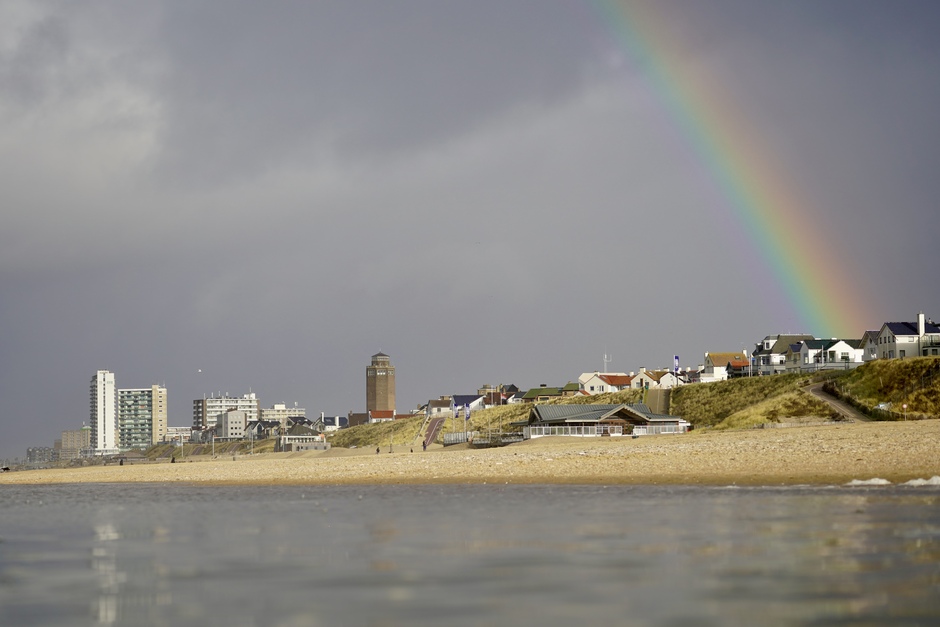 Mooie regenboog over Zandvoort en Zandvoort mooi verlicht