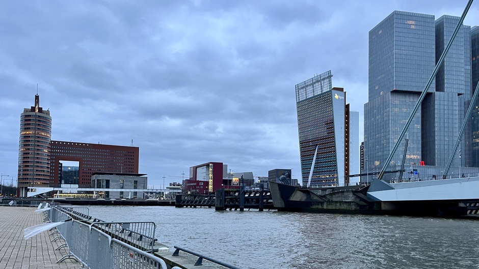 Rotterdam was er klaar voor….de wind gooit roet in het eten! 