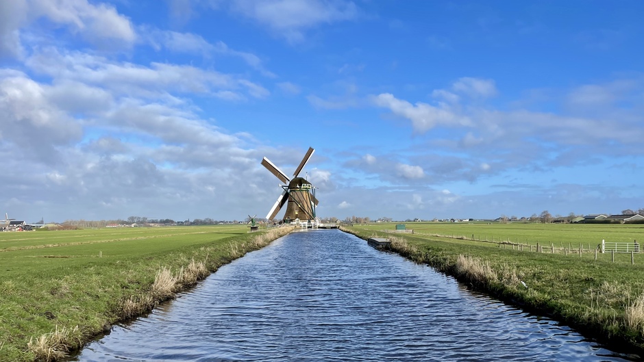 Hollandse luchten met wind
