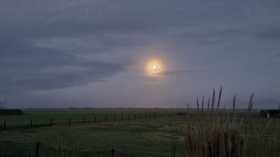 Kring om de maan boven Texel