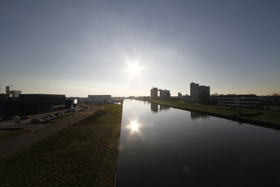 Zonnig over het Zwolle-IJsselkanaal