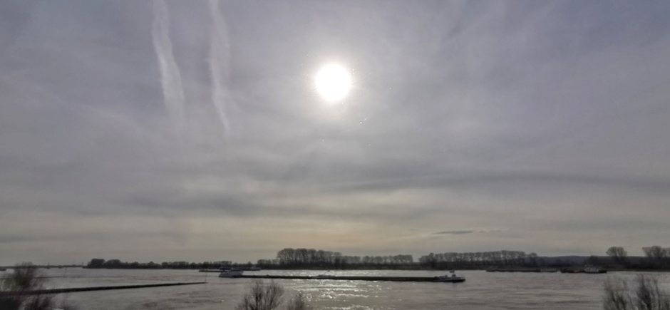 Sluierbewolking boven de Rijn 