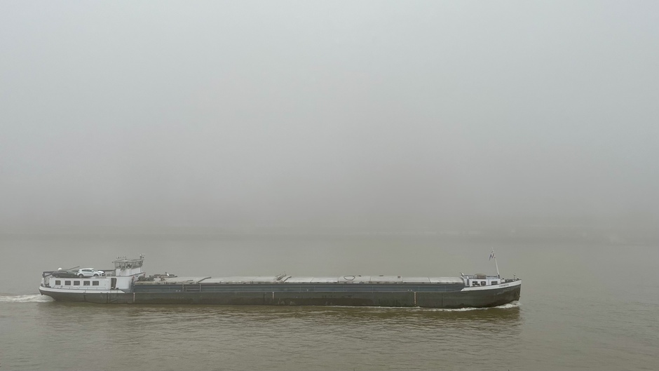 Mist aan de Nieuwe Maas