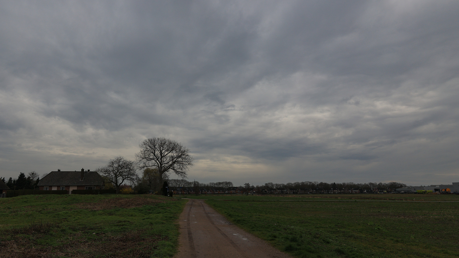 Bewolkt lente in NO-Brabant
