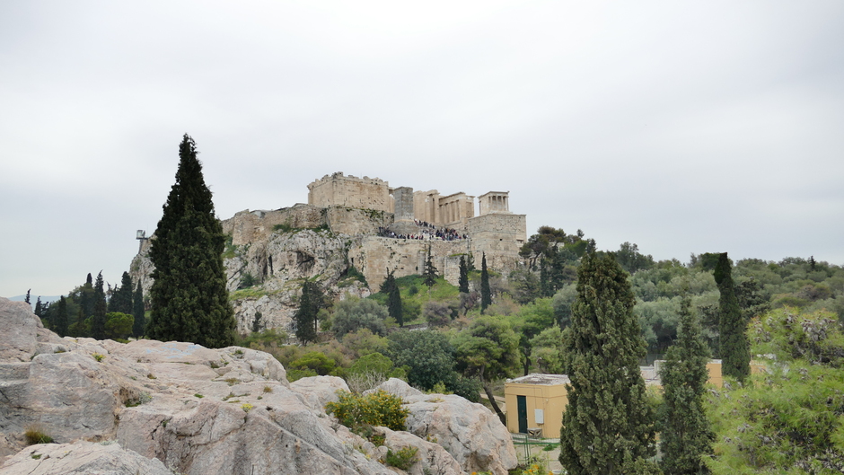 Acropolis onder de bewolking 