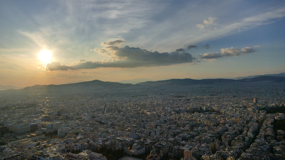 Avondzon boven Athene eind van de middag 
